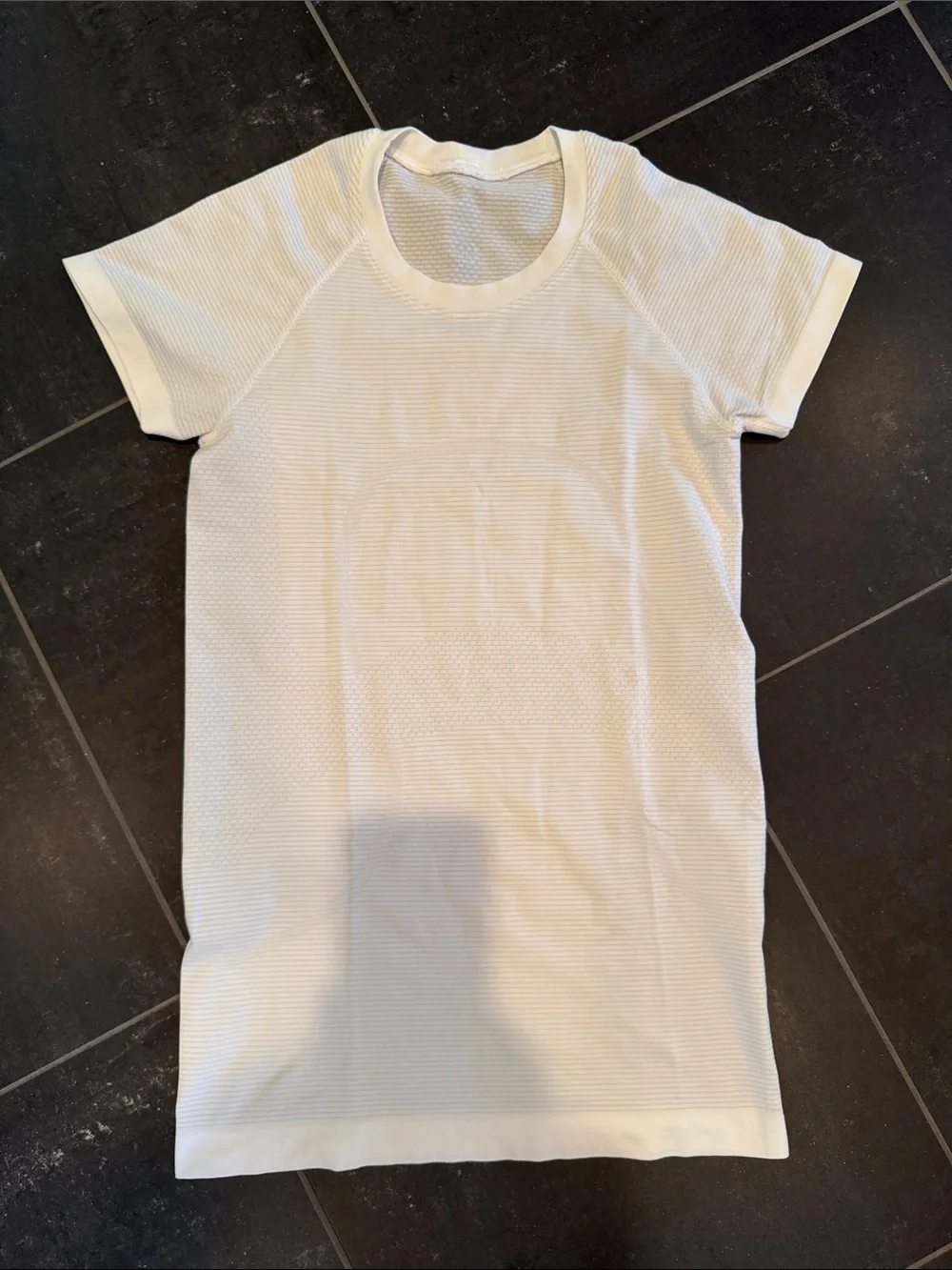 Lululemon Swiftly Tech Short Sleeve Shirt 2.0 Hip Length white size 4